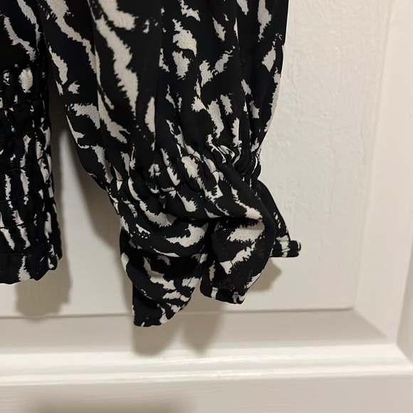 Ann Taylor factory size large, silky blouse, V-neck, black with tan print - Picture 3 of 5